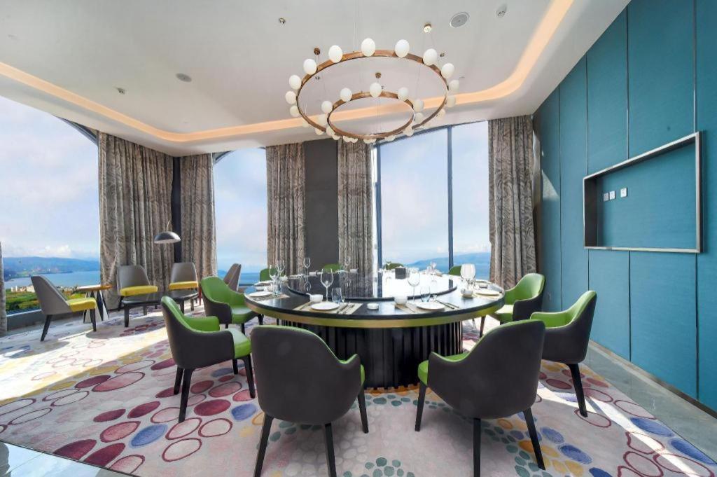 Dolphin Bay Hotel Kunming Bagian luar foto